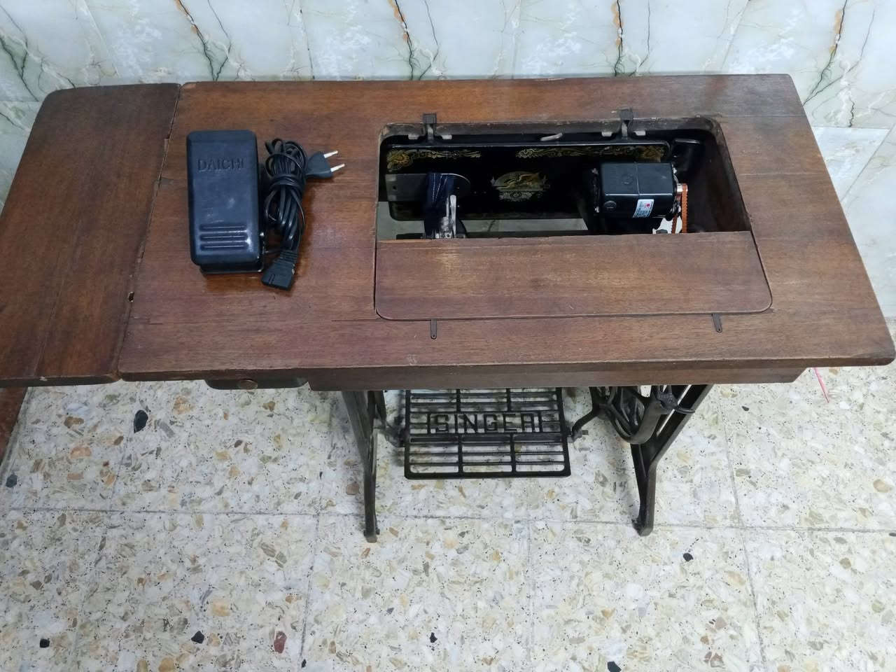 ماكينة خياطة سينگر (Singer) #أصلية #صنع__بريطاني  

عمرها التاريخي: تعود هذه الموديلات غالباً إلى أوائل القرن

 العشرين (ما بين 1910 و 1950)  مكينه نظيفه جدا جدا

شغاله بالكامل   شرط على وضع الشركه برغي مامفتوح بيها

العنوان بغداد  لا يوجد توصيل


**إذا كنت صاحب هذا الإعلان وتريد حذفه لأي سبب، رجاءا أرسل رسالة إلى الدعم الفني**