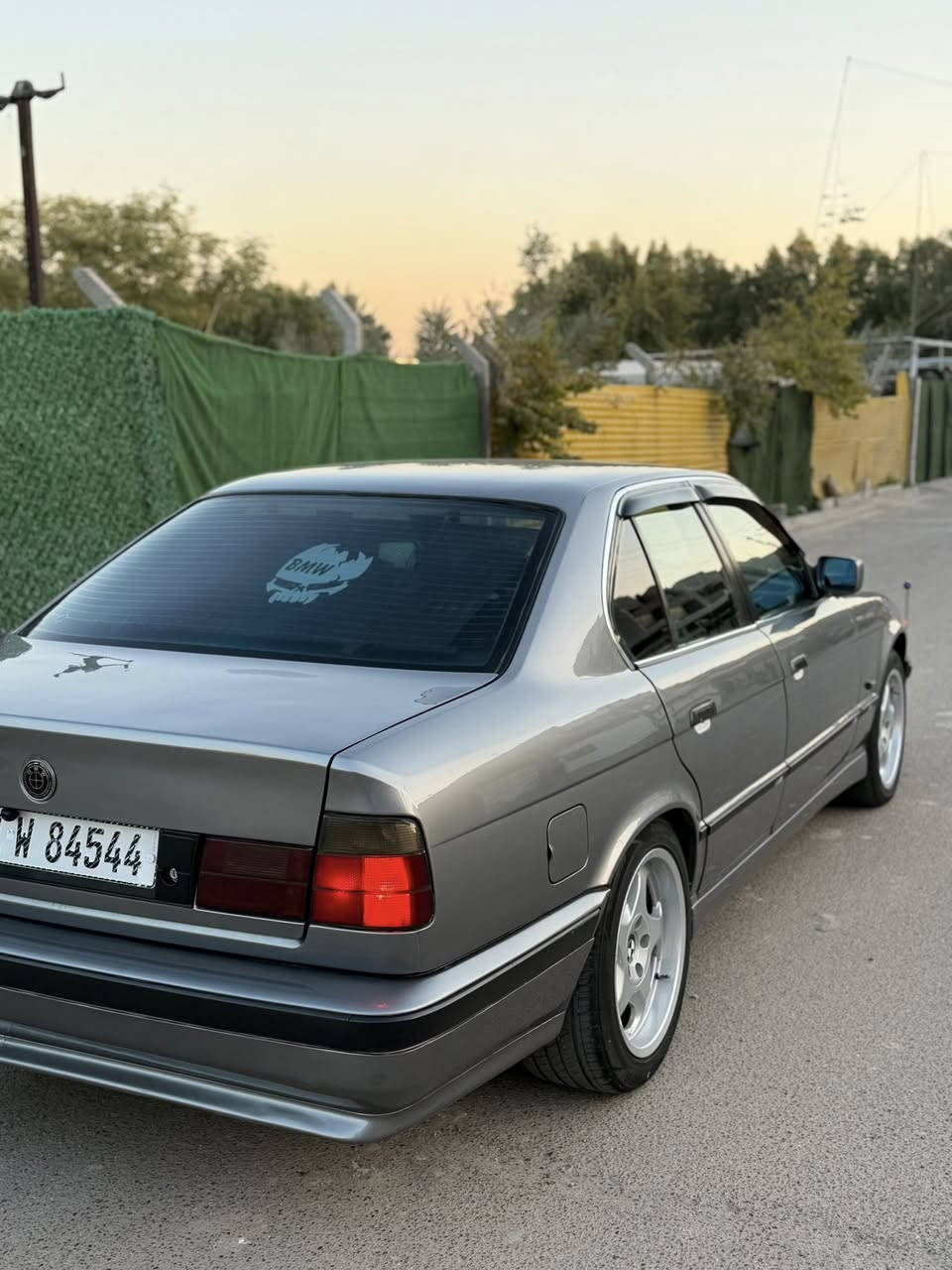 السلام عليكم
بي ام ٥٢٥ مسكر عدل موديل ١٩٩٢ بجم عريض صبغ جديد كشنات جلد وكهرباء كير اوتو تبريد شغال و خير من الله 
سعرها ٨٨ ورقه 
مكاني بغداد ***********
