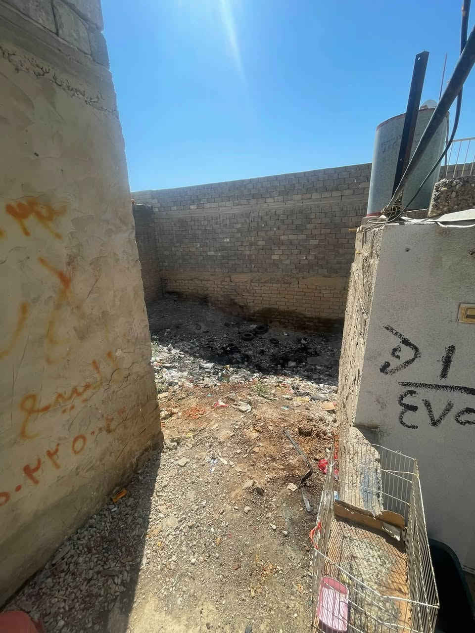 عندي مأرض للبيع قطعة أرض سكنية في حي المأمون – الموصل
📍 الموقع: حي المأمون، قرب جامع جامع البراء بن عازب وقرب مقبرة المأمون.

📐 المساحة الواقعية: 140 م².
📜 المساحة حسب السند (الطابو): 123 م².

✅ موقع دوسه 
✅ منطقة سكنية مخدومة 
رقم الاتصال او واتساب 
 ***********  
السعر 15 مليون بيها مجال قليل
