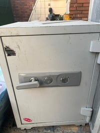 عندي قاصه للبيع  أريدها 200 مكاني بغداد شهداء البياع ‭٠٧٧٣ ٣٨٤ ٦٨٣٩‬