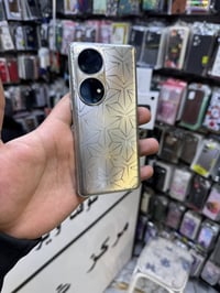 للبيع هواوي p50pro الجهاز نظيف وملحقاته كامله ذاكره 256 زوم الكامره 10...