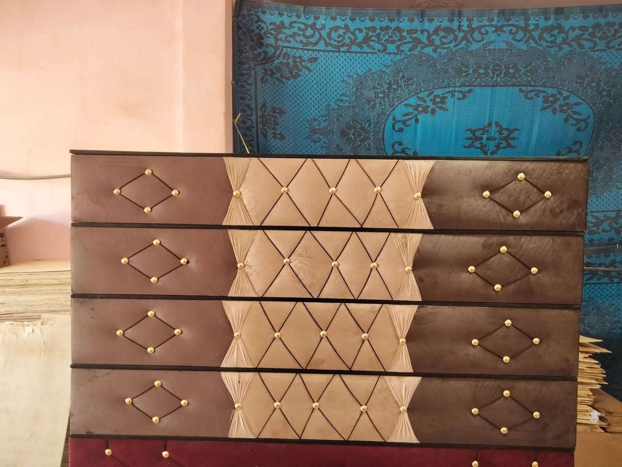 جاتكم لافااااااااااااار  صالون كامل.                          ❤️بمليون  ❤️ فقط  انعم ايه.                                     (2 كنابي+2طابوري +طابلة) بمليون  فقط عند صالونات الثقة غير لافااااااار 
الضمير في العمل سر النجاح🤲
       (جودة -اتقان - اخلاص)
منتوجاتنا متكاملة وبتصاميم مختلفة وجميلة 
الصور حقيقية 100% 
⚫تقدم لكم ورشتنا أثاث الهضاب *تخفيضات جد مغرية:
🔴صالون سامبل=1000(مليون)
صالون متكون من : 2كنابيات +طابلة +2طابوري . 
الملاحظة 1 :  تدي 2صالونات تزيد حق التوصيل  
الملاحضة 2:زجاجةوحدها100الف ميتلف 
الملاحضة3:رجلين دوري تزيد150الف 
 

اطلب عبر بريد الصفحة و التوصيل لباب المنزل رقم الهاتف 
جميع الالوان متوفرة و التعديلات حسب ذوق الزبون 
صالونات الثقة  جودة عالية و دقة في التصميم + اسعار معقولة 
#_التوصيل لجميع ولايات الوطن 
■ للطلب و الاستفسار اتصلوا بنا على بريد الصفحة  أو على الرقم#‏‪0771779937
ملاحظة( لاطابل بدون زجاجة ) 
وش راك تستنا بش تعيط 
الارقام مفتوحة 24 سا في خدمتكم


**إذا كنت صاحب هذا الإعلان وتريد حذفه لأي سبب، رجاءا أرسل رسالة إلى الدعم الفني**