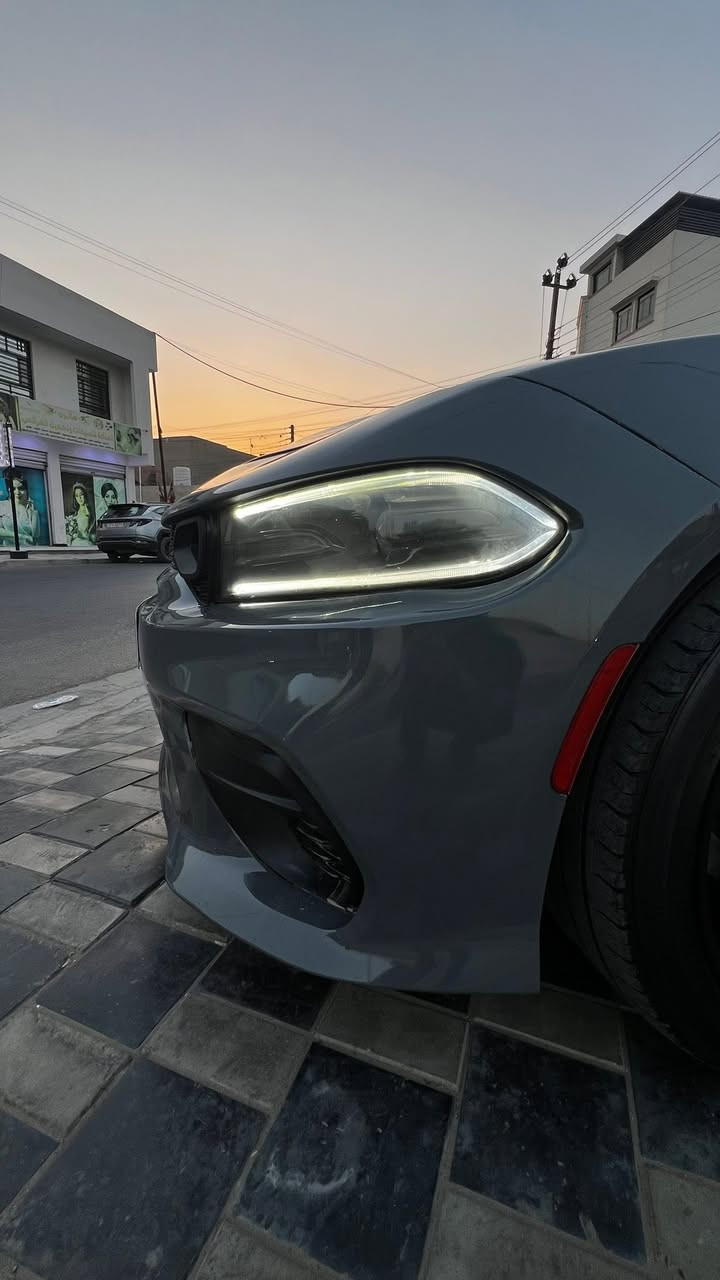 السلام عليكم بدون مراوس فقط بيع
چارجر 2018  اس اكس تي بلاص 🩶🔥

1/1 فول 

3600 

فتحه 

بصمه 

كشنات جلد 

كشنات حضن تدفه تبريد 

خازن ميموري 

باقي الموصفات المعروفه 

السياره محدثه وايد بدي بدون نفخات ٢٣ 
￼
ويل نجمه خسفه قويه 
تاير امامي 245
تاير خلفي 275 

السياره تغير لون من فضي إلى سمنتي قبل ٧ أيام صابغه
بدون دواخل ممصبوغات كفاله لغود شواصي كفاله 
دعاميات جدد محدثات
محرك كير كفاله 🤍

السعر 148 قفل قفل قفل
***********
مكاني بغداد زعفرانيه
