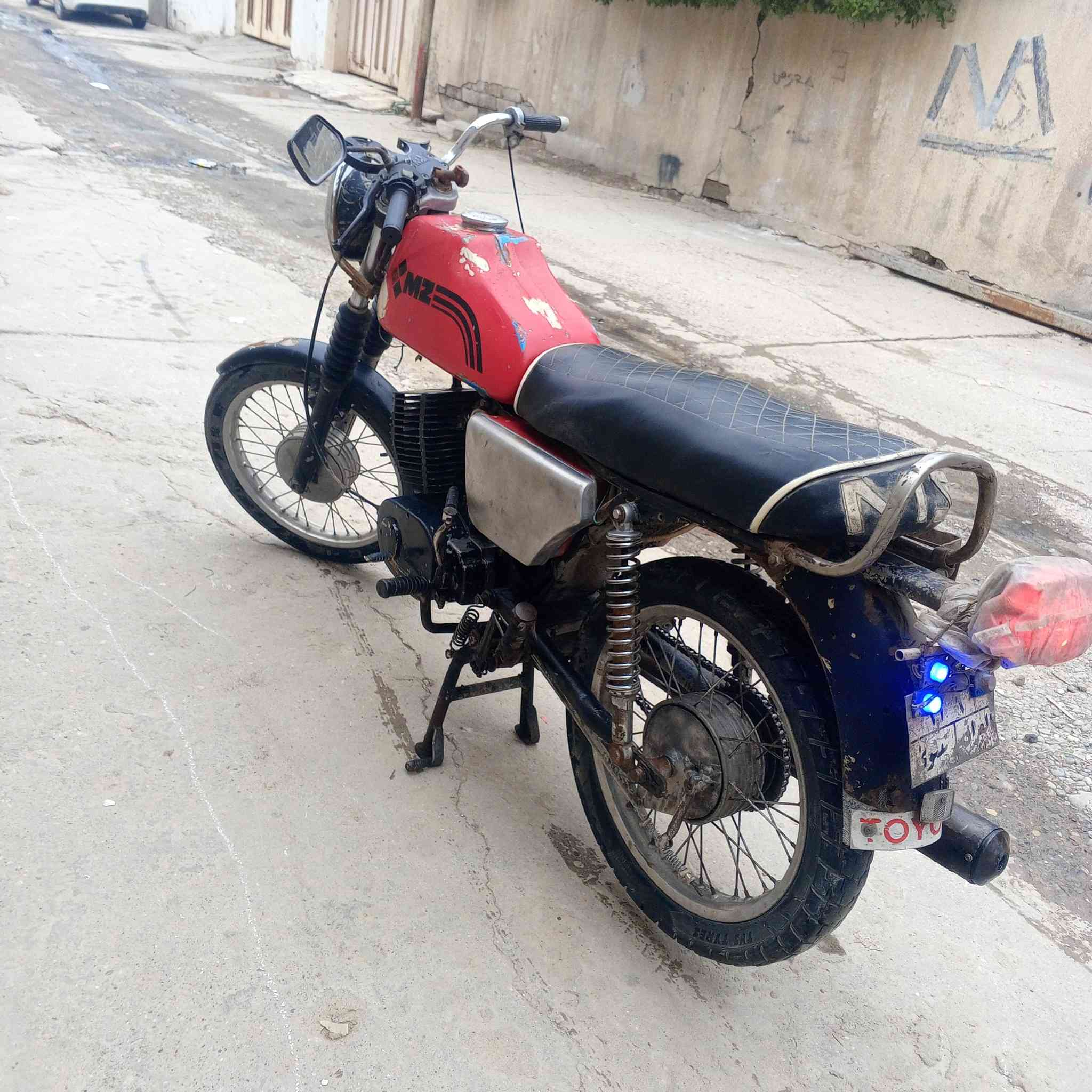 سلام عليكم ماطور 82 MZ بدون ماطور كلشي ما يعوزو كهربائيات كله شغاله سعرو600 بي مجال  مكاني موصل اتصل علا ***********
