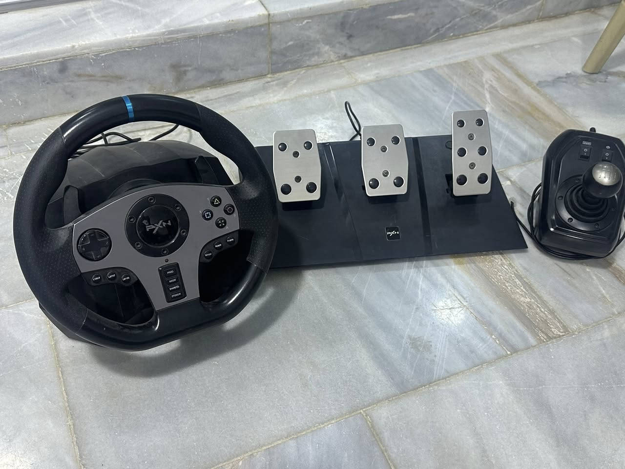 سلام عليكم
‏XBOX SERIES X 1TB للبيع ماخذة من هورايزن بالمنصور
 امانة الله استعمال كلش قليل نظيف ومن اكلك نظيف تجي تشوف بعينك النظافة وضمان ممفتوح وبدون اي خلل تفحص وين ميعجبك
ملحقاتة
جوستك اصلية مع بطارياتها الاصلي غير مستعملة
بطارية للجوستك الاصلي گيم سير
جوستك گيم سير G7
دركسون PXN V9 جيل اول
يو بي اس فالكون 850VA pللجهاز وللشاشة 
حساب pes2021 
سماعة ONIKUMA 
سعر كامل مع ملحقاتة (٩٠٠ الف ) والي يحب توصيل ادزلكيا وين متريد 
استفسار خاص او ***********
بغداد حي العدل
