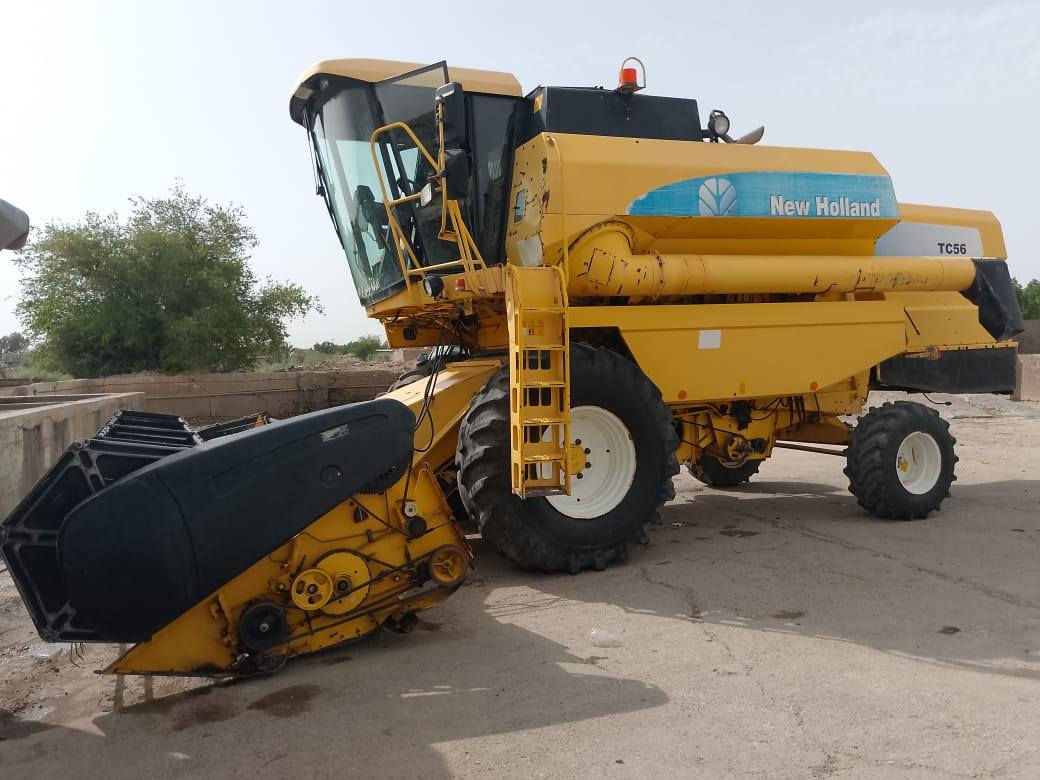 حاصده للبيع 2006 تك درام مكينه نظيفه وجاهزه المكان ميسان 
للاستفسار الاتصال ع ***********
