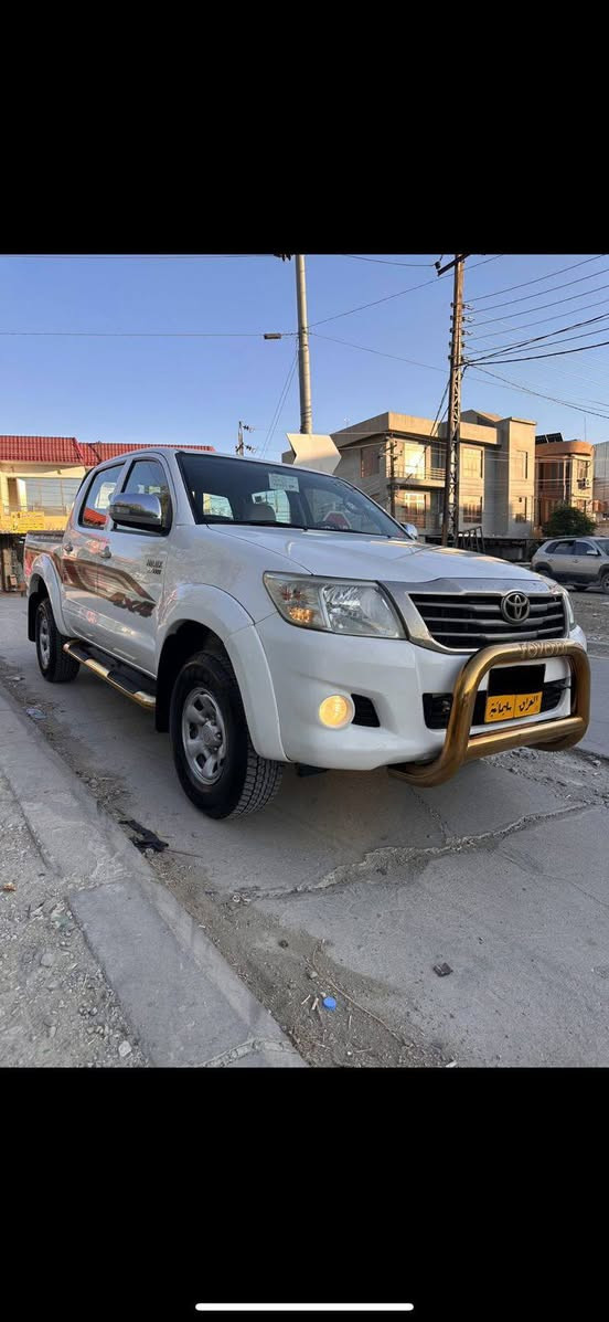 هايلوكس فور ويل رقم انكليزي وبسمي السياره كفاله فقط المكينه اني بدلت واشر قبغ ولفات  السياره جديده ادامه كامله تخم تاير نوزلات بلكات متحط ربع عليه ماشيه 165 الف سعره 220 وبيه مجال وهذا رقمي ***********
