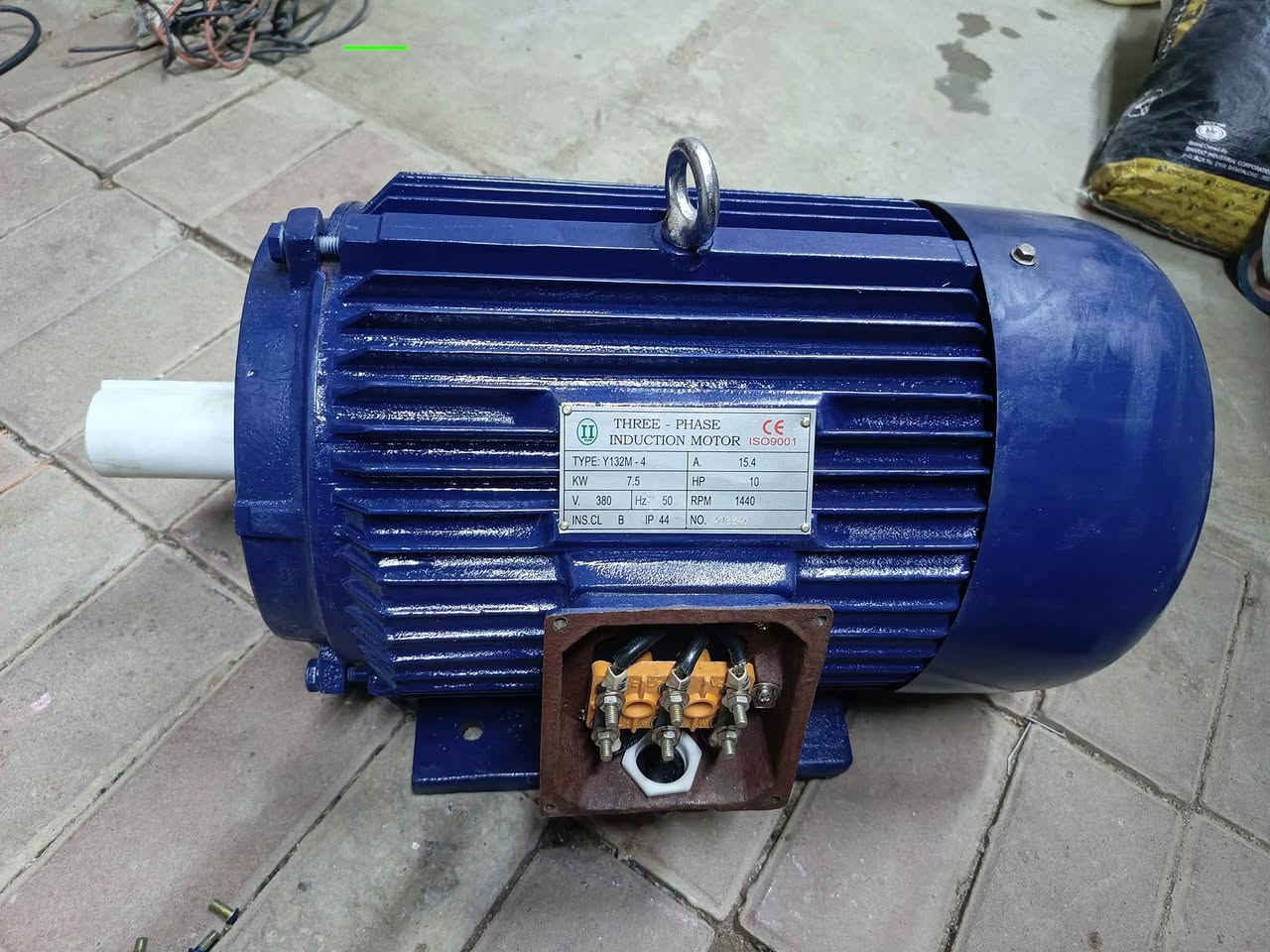 السلام عليكم شباب ماطور جديد ما مستعمل للبيع مكان بغداد الامين الثاني متواجد علىص وعلى الواتساب وهذا رقمي***********)(***********
