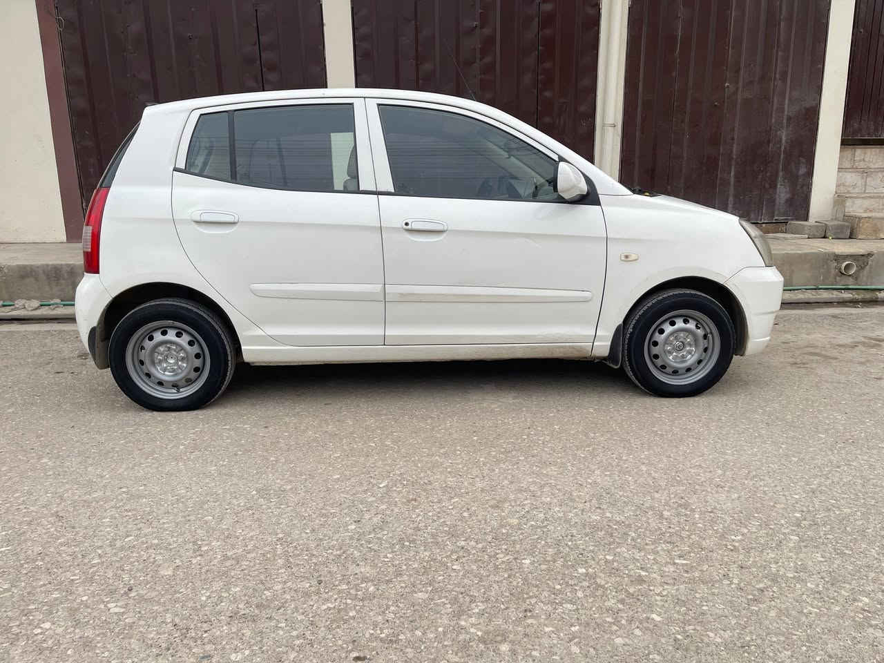 بيكانتو 2007 رقم بغداد مكينه وكير شرط طخم جديد سياره نظيفه ٩٩ ظرر جاملغ فقط كابون بانزين ورقي مكان ايسر  سومر سعر 58 وبيه مجال قليل شراي اتصل ماكو لا خاص ولافيس ***********
