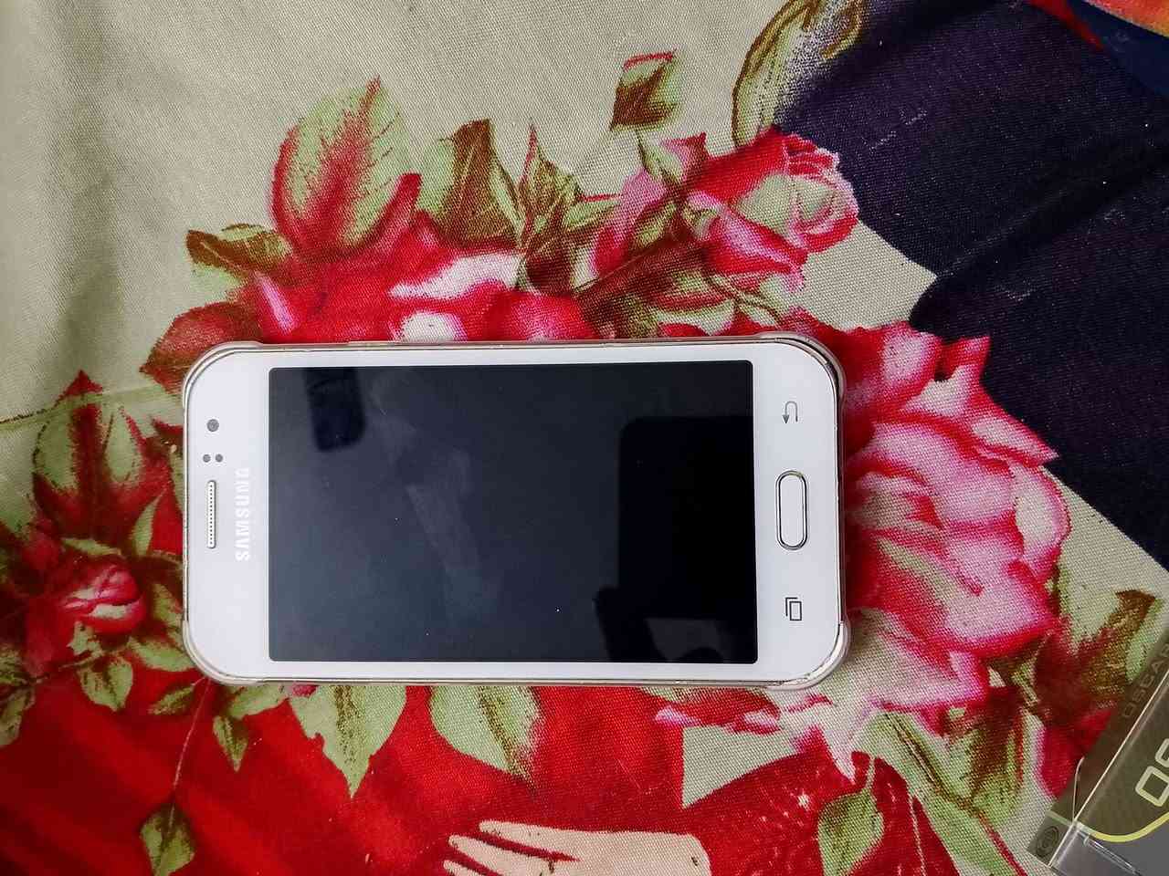 جهاز كلكسي قديم اخو الجديد شغال بس عوزه بطاريه سعر 25بغداد حي نصر ***********
