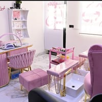ميز اكرليك مع كل ملحقاته والمواد للبيع 07776000140
