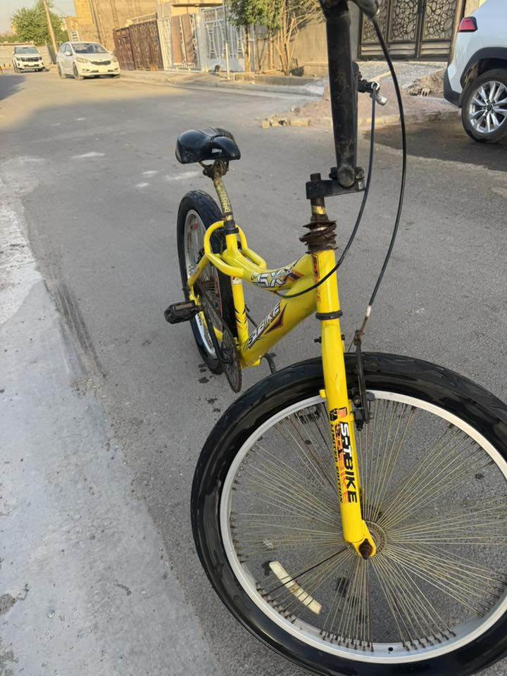 Bmx للبيع
Bmx مستعمل للبيع 
عايفه يمي متروك صار فتره 
السعر قيم انت واخذه 
عنواني بغداد الغزالية 
***********
