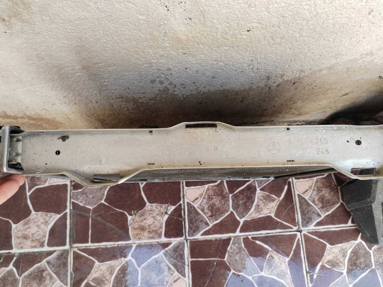 سلام عليكم راديتر رائسي النظافه ٨٠ ٪بيهير الماني سعرها ٧٥ الف وشرط الفحص ***********
