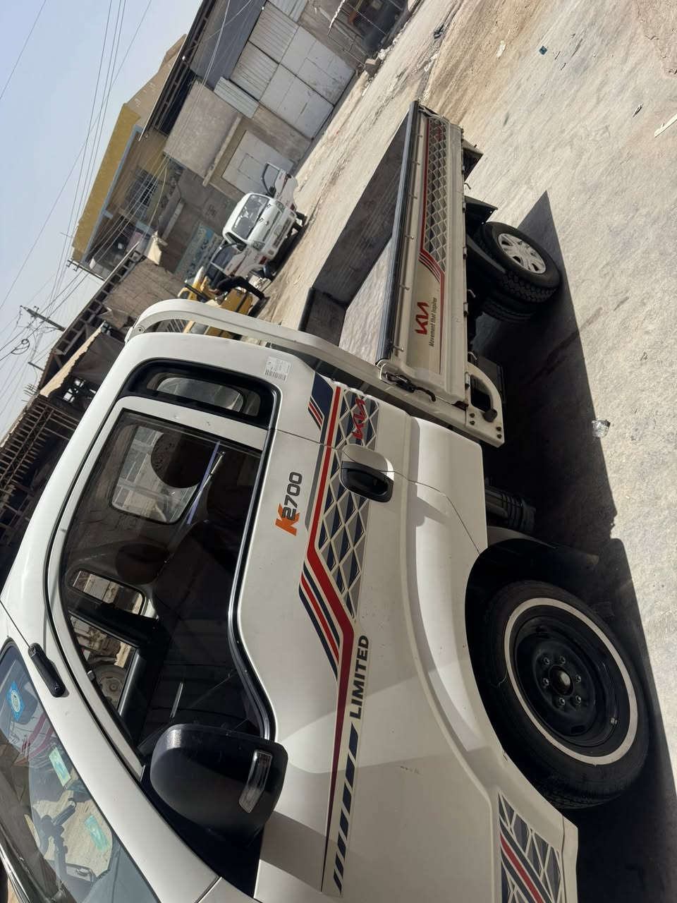 السلام عليكم كيا مديل 2023 مفتوح سياره ماشيه 45 الف سنويه بسمي تحويل ثاني يوم بيهة ضربه بل بنيد مثل ما موضح بل صوره السياره جاهزه من كلشي السعر 135$ ورقة وبيهة مجال عنوان السياره بغداد البلديات قرب المرور رقم هـ ***********
