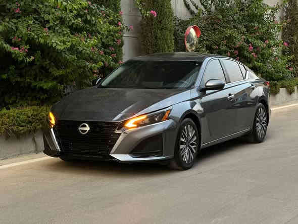 نیسان ئاڵتیما  2023  SV+
 پڵەس‎فول مواصەفات
ئێرباگ هیچی نەتەقیوە
 شاشە گەورە صڵاید بەصمە شەغال
 کوشن کارەبا کوشن هیتەر برێک بەصمە
 ناو فۆرمیکا وایەر لێس چارج ڤۆلیۆم سوکان
 ئۆتۆ هۆڵد ڕاداری پێش و دووا
 ئاوێنە و ئۆتۆ ستۆپ دوو دەرگا بەصمە 
کامێرا و حاسە خەتی جادە و ….هتد
 سەیارەکە پارچەیەک بۆیاغە و پارچەیەک ئەمریکا یە
 مەسرەفی تییانیە 
ژمارە کاتیە و دوو مانگی لەگەلە سعر175

ژمارەی خاوەنەکەی 
***********
***********
واستئاب مووجوود
