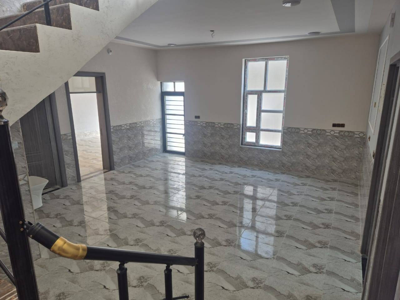 🏡 دار للبيع – الرمادي / ال6 كيلو  قرب  المدينة المميزه 

 علماً البيت صفر

🔹 يتكون الدار من طابق واحد 
•  غرفة نوم عدد 2
• استقبال
• صالة
• مطبخ حار وبارد 
• حمامات داخلية خارجية 
• كراج

شارع 10 متر 

✅  بناء حجر
  سنة البناء 2025 / 2026 

✅  جنس العقار   طابو صرف  بل 29 الف  تنازل مباشر 

📏 المساحة الكلية: 240 متر 

💰 #السعر  120  مليون – قابل للتفاوض.
ــــــــــــــــــــــــــــــــــــــــــــــ

للمزيد من التفاصيل يمكنكم زيارة مكتبنا 

مكتب سنتر 40 للعقار 
   في  الرمادي  شارع 40  مقابل ماركت القيصر 

او الاتصال على الارقام التالية  

 ***********   فراس  
 ***********   أبو جود 
 ***********   أحمد 
 

نستقبل من حضراتكم كافة العروض العقارية 

رضاكم أهم أهدافنا
