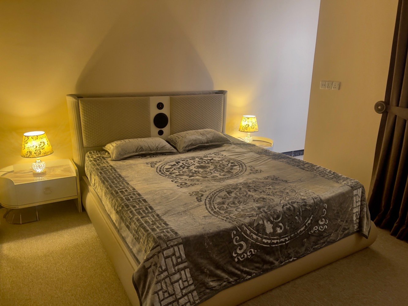 السلام عليكم 
غرفه نوم تركي مع ملحقاتها خشب HDF 
للتفاصيل يرجى الإتصال على رقم
***********