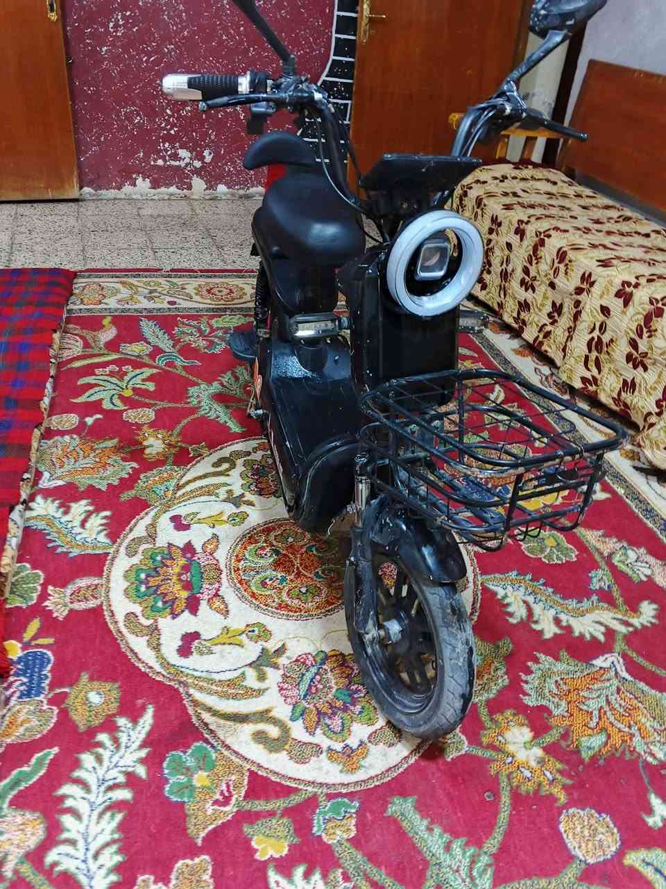 السلام عليكم دراجه شحن حجم 14 بطارياتها فول وبطاريات اربعه هي بطارياتها اربعه بيها بصمه وكارت مانع سرقه ودراجه اريدها 225 وبيها مجال رقمي ***********
