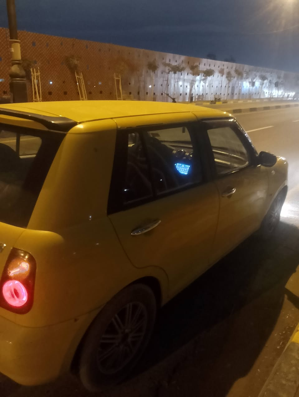 السلام عليكم 
اليفان موديل 13 
مكينه وكير شرط 
بدون ضرار 
كربون بنزين ⛽ 
رقم الماني 
السيارة بل واقع احله من الصورة 
السعر 32 وبيها مجال 
رقم الهاتف ***********
