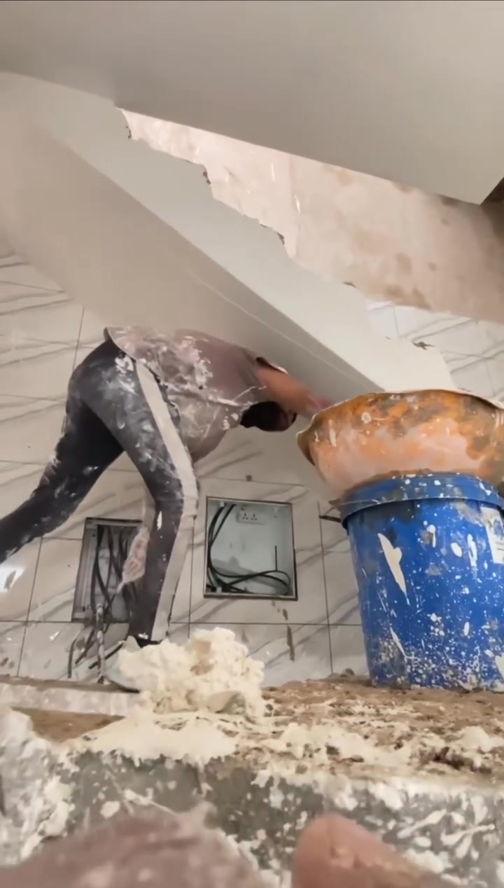 خلفه مبيضجي  كاعد من الشغل الي عنده شغل لا يقصر هاذا ***********  شغلي داخل بغداد وتشرفوني ⚒️
