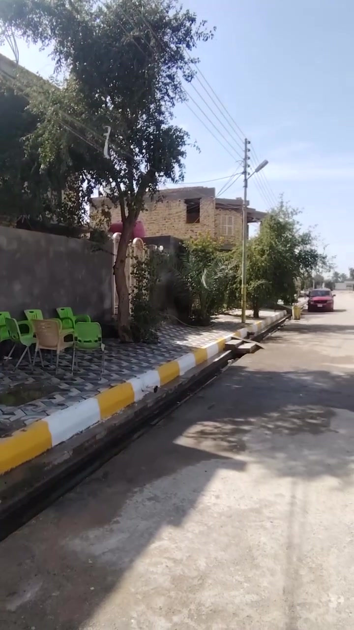 السلام عليكم
بيت لليجار مساحه 100م
غرفه صاله ستقبال مطبخ صحيات داخليه وخارجيه بيت 🏠 جديد مكان البيت بدعه رحمه مقابل مجزره 
***********
