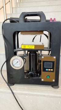 للبيع ب/ ١٢٥ /وبي مجال بعده جديد مو مستعمل  الي يريده يتصل ع هاذ الرقم...