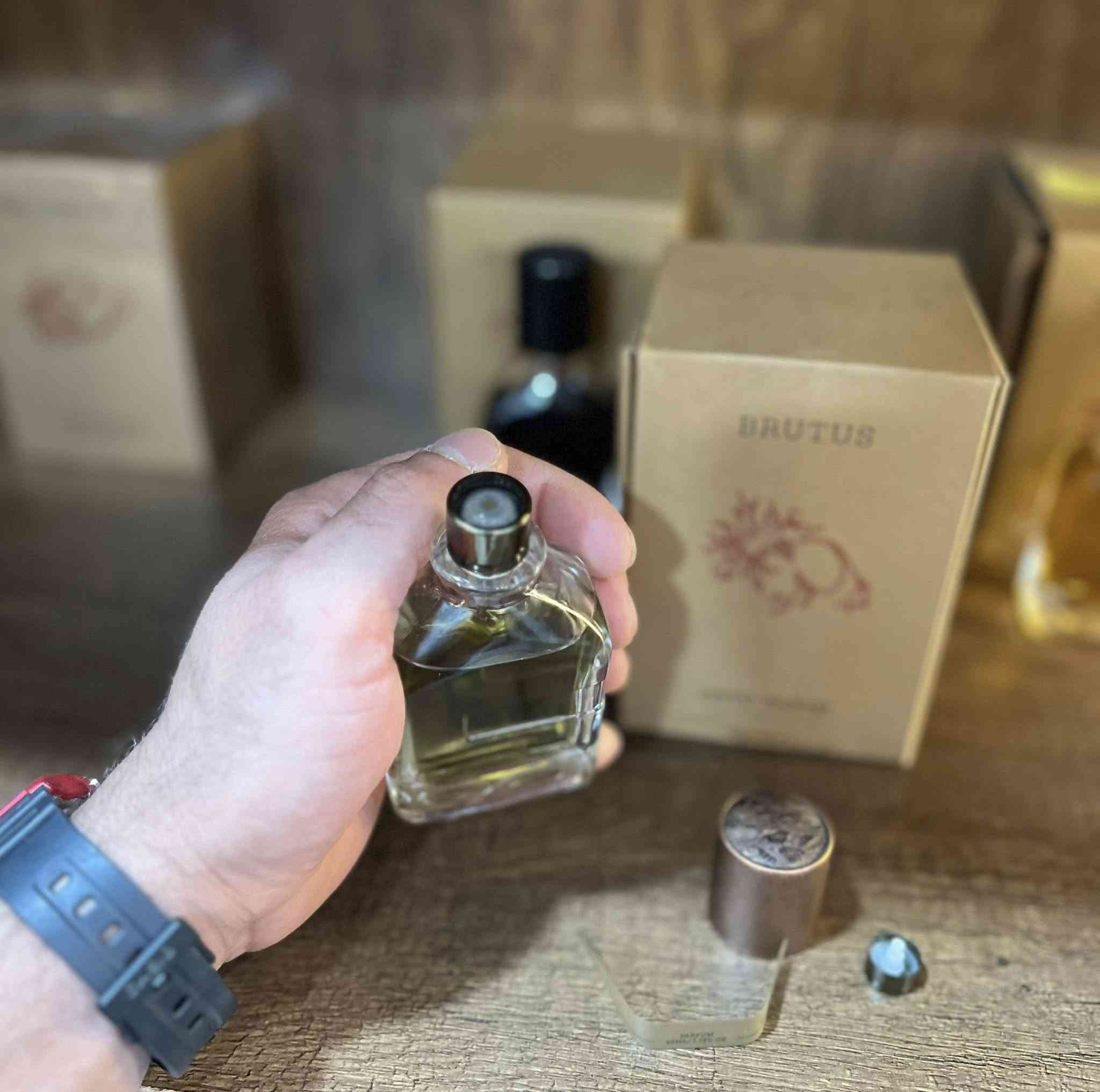 مساء الخير
ORTO PARISI

BRUTUS

العطر وكع مني وانكسر الاوتمايزر

اصدار 20

العطر ينضح مااكدر ادزه توصيل

ب70$

الي يفيده مكاني الدوره


**إذا كنت صاحب هذا الإعلان وتريد حذفه لأي سبب، رجاءا أرسل رسالة إلى الدعم الفني**