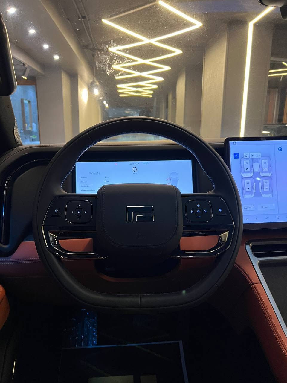 ROX 01 VIP 6seats
Zeroo
Model 2026
Hp 470
1500 Cc.  Plug-in Hybrid

battery 56 kwh
1300 km range in hybrid mood
235Km pure electric range 
Tank 70 liter 
Adaptive Cruise + DISTRONIC
Active Brake Assist – Parking Assist

دفع رباعي 
فتحه سقف بانورما 
شاشات اماميه وخلفيه
جنوط 21 انش 
امبينت لايت 
شواحن wireless 
تكيف خلفي 
كراسي اماميه وخلفيه كهرباء
كراسي تسخين وتبريد ومساج 
شنطه شفط
 360° كاميرا – Blind Spot

لون ابيض فرش اورنج
#الجميع 
#شاهد 
#سيارات
#اكسبلور
#متابعه


**إذا كنت صاحب هذا الإعلان وتريد حذفه لأي سبب، رجاءا أرسل رسالة إلى الدعم الفني**