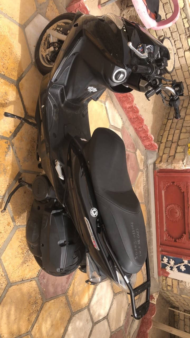 السلام عليكم
السلام عليكم 

🏍️ للبيع: ياماها ماجستي (Yamaha Majesty S) - نظافة توب

دراجة ياماها ماجستي اس  الدراجة بحالة ممتازة جداً (مثل ما موضح بالصور).

المحرك: 155cc، تبريد راديتر (ماء) عزم وقوة ممتازة.

الحالة: كشر نظيف، تشغيل سلف بنقرة واحدة، كهربائيات كاملة وشغالة 100%.

الإضافات: تايرات بحالة جيدة جداً الدراجة جاهزة من كلشي وما محتاجة أي صرف.

التفاصيل:بيه كفر الكلوب مكسور فقط /الباقي كفاله برغي مامفتوح بيها توني ماخذها مصار هوايه 

ماشيه : 76

الموديل: ياماها ماجستي S (حجم 155).

السعر: 1,700,000 دينار وبيها مجال+ ماخذة 2٫500٫000

المكان: [الناصريه].

الرقم : ***********
