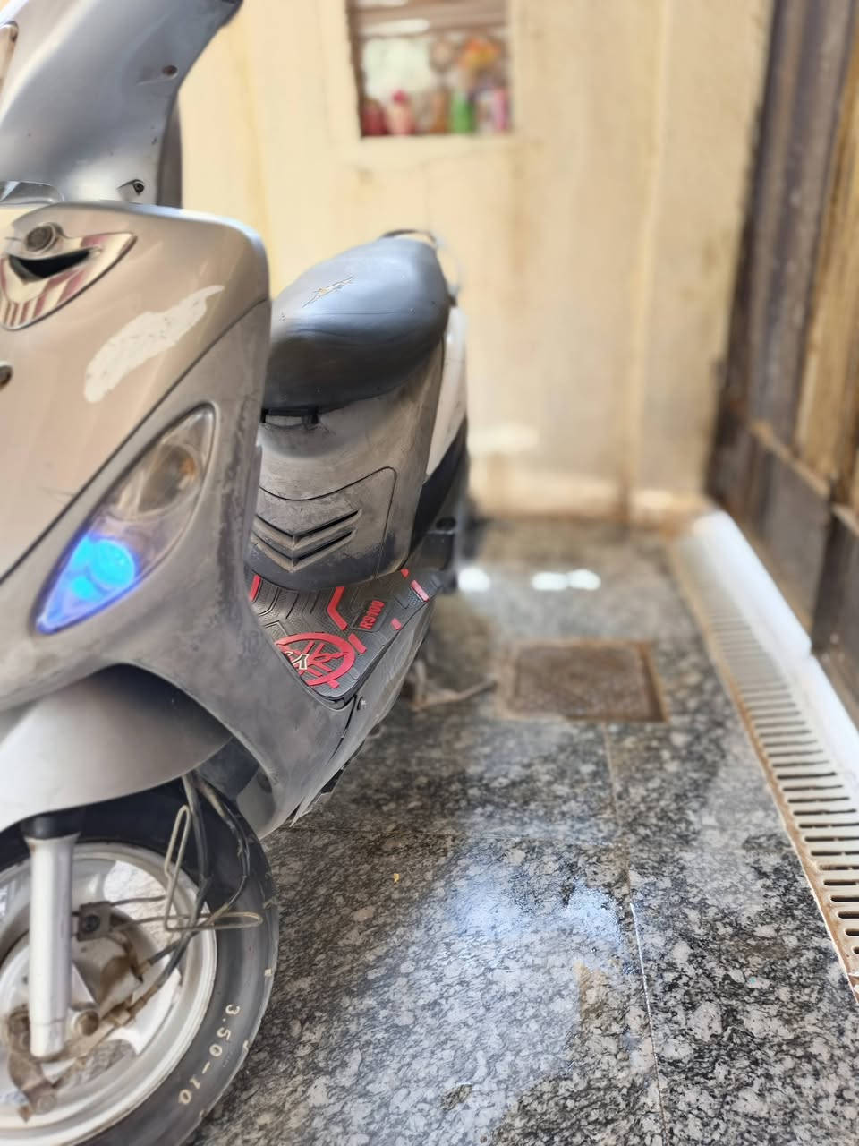سلام عليكم
هاي دراجه (ماكس منغولي)🛵
 للبيع كله شغالة كهربائيات سلف هندر لايت بك لايت اشاير هورن تايرات جدد ولباقي شوفة عينكم الدراجة  نضيفه السعر (500) وشويه بيها مجال العنوان 
(كربلاء طوريج) الاستفسار على اهذ رقم وبي وتساب ***********
