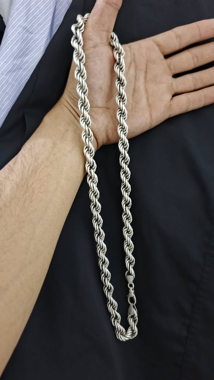 قطعة نادرة وحلوة شي مختلف وقليلةاليشتغلوها 
زنجيل برم الوزن 60  غرام مشتري على 7 الغرام ابیع علی 3500 قفل مكاني كربلاء 
***********
