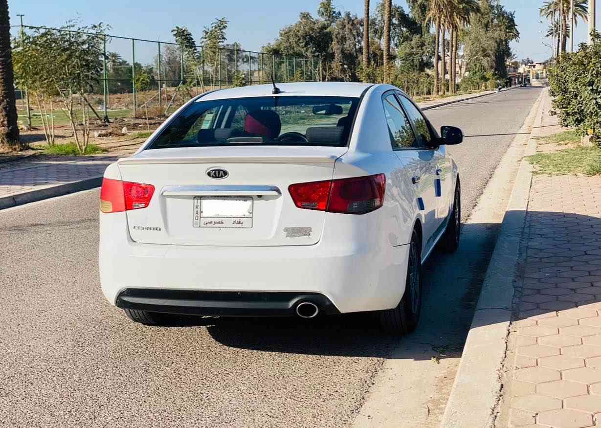 سيراتو 2012 خليجي 
محرك 1600 دوش
كير 6 نمر 
ماشيه 148 حقيقي 
شاشة وكامرا 
تحكمات استيرن
اشاير بلمري 
السياره بيهه قطع صبغ اثر طخطخات  صار الهه عندي 3 سنوات  بائسمي تحويل مباشر سياره احلى من الصور مكان السياره بغداد السعر 100 وبيهه مجال بسيط جدا للستفسار *********** بغداد, العراق
