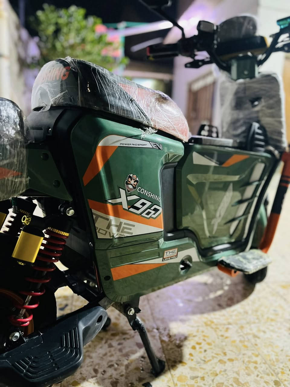 السلام عليكم 
دراجه شحن للبيع x900 
بعده جديده واستعمال قليل ما متعوبه دراجه وما ناقصه اي شي وغراضه كاامله  وكلشي شغال بيه 
مكاني البصره الزبير 
 رقمي***********
سعره 550
