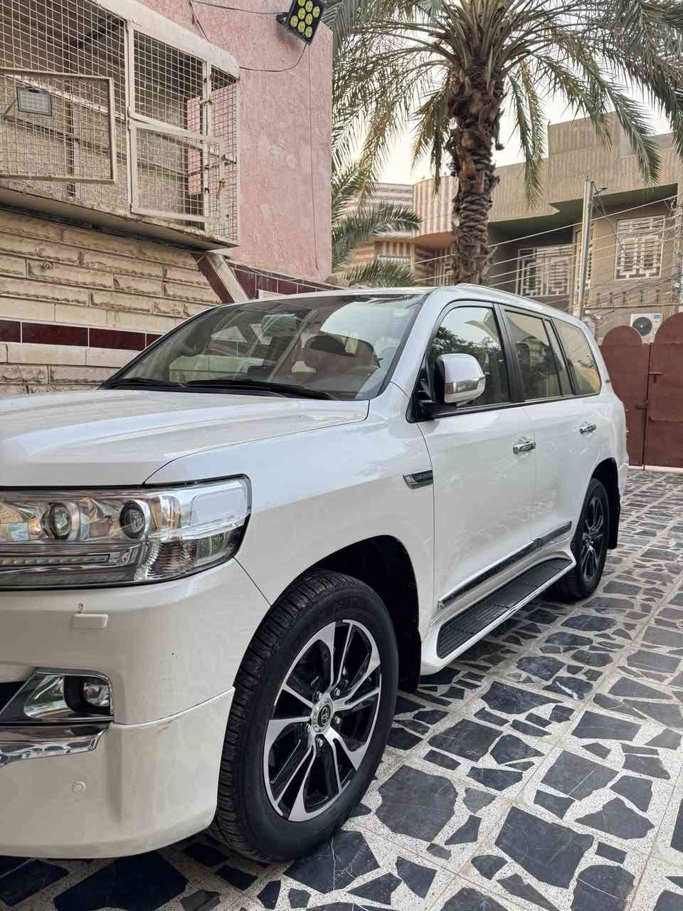 لانكروز ٢٠٢١ 
بيع مستعجل 
سيارة مكفولة 
شركات 
جاهزة من كلشي 
ماشية ٧٨ الف حقيقي 
مكان السيارة النجف 
للاستفسار الاتصال . 
***********
