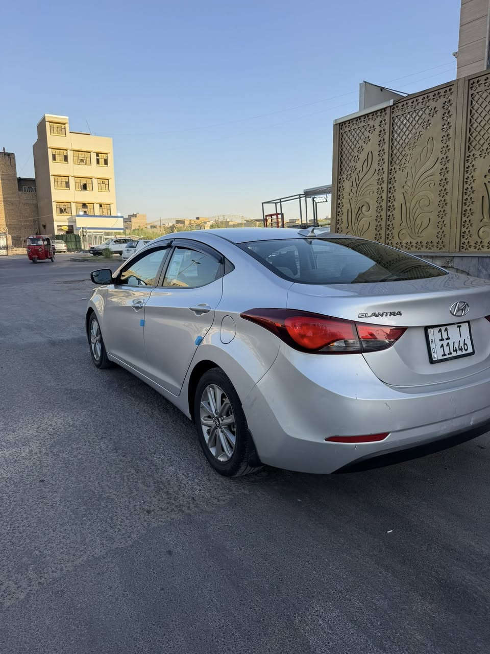 انترا للبيع موديل ٢٠١٦ وارد أمريكي محرك دوش سيارة جديدة ونظيفة كل نقص مابيها محرك كير تبريد ثلج تخم تاير جديد ماشية ٨٩ الف سيارة حادثها مال امريكا جاملغ وبنيد نفسهن مصلحات وهنا صار بيها صبغ جاملغ امامي ومباركين الباب ويا فقط يعني بيها اربع قطع صبغ والباقي مكفول رقم بغداد الجديد تحويل ثاني يوم سعرها ٩٣  ورقه ومكان السيارة بغداد البلديات ***********
