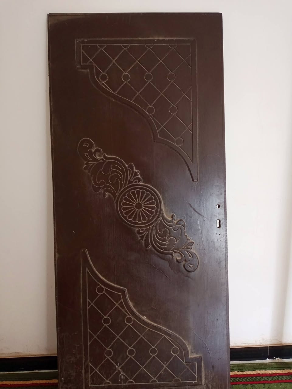 سلام عليكم
باب خشب للبيع جديد ما مستخدم 
ما اجه على باب الغرفة 
السعر 100 وبية مجال 
***********
