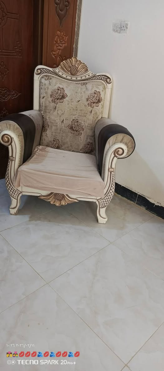 طخم كامل 10مقاعد مصري. خمس قطع السعر 175ناصريه الاسكان الصناعي ***********
