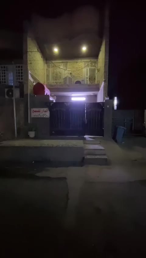 سلام عليكم
بيت ١٠٠ متر للبيع وجه ٥ نزال ٢٠
ام الكبر ولغزلان  قرب حسينية لكتاب ولعتره 
بيت بناء حديث سنه ٢٠١٨
استقبال معزوله + ٣ غرف نوم وصحيات عدد ٣
ممر عل طول البيت 
مخزن طابق ثالث
البيت جاهز 

 اتصال 
***********
