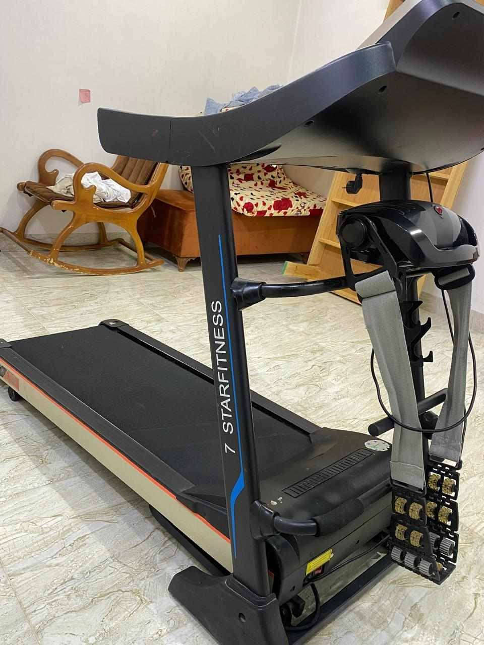 جهاز ركض شناو جهاز نضيف
بي شاشه رقميه تعرض السرعه والسعرات الحراريه والوقت والمسافه 
سعر 275 
عنوان موصل ايسر حي الكندي 
***********
