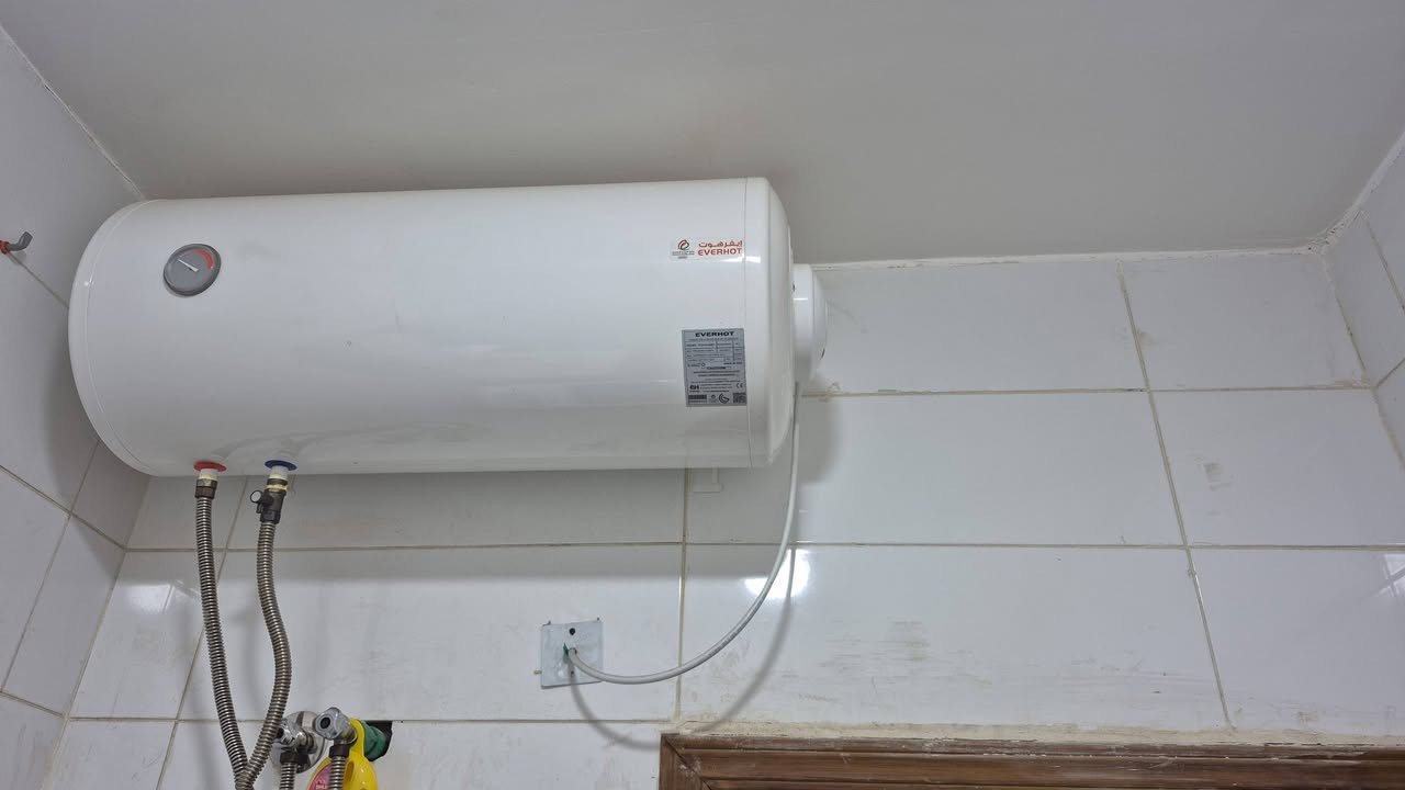 للبيع مستعجل سخان عدد ٢ مستعمل قليل ايفرهوت***********
