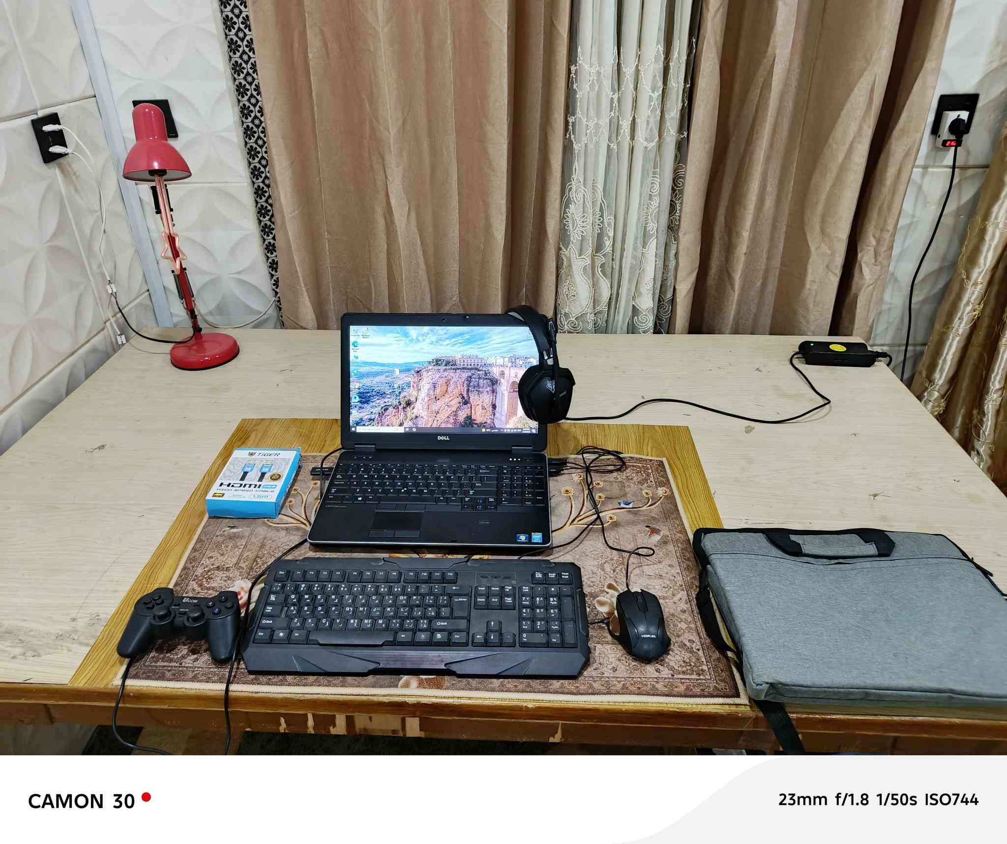 لاب توب ماركة ديل عدد٢ قطعة
 حجم ١٥.٦ سعر القطعة ١٥٠ الف
معالج كوراي ٥ جيل رابع
رام ٤ كيكا قابل للتطوير
هارد٢٥٠ كيكا قابل للتطوير
كارت شاشة انتل داخلي ٤٦٠٠
واي فاي بلوتوث كامرة كيبورد ضوئي سيدي روم بصمة كلشي شغال وع الفحص
((فقط الكفر مال هارد ماكو))
بطارية تطول ساعة مع شاحنة اصلية وجنطة هدية وندوز ١٠ مع كامل التعاريف والبرامج المكتبية 
متواجد واتساب //
***********
بغداد راشدية منطقة القدس 
يوجد توصيل للمناطق التالية ب٥ الف :
((حسينيةشعب تقاطع النداء باب المعظم علاوي ساحة عدن ساحة الموال)) الفارس, صلاح الدين
