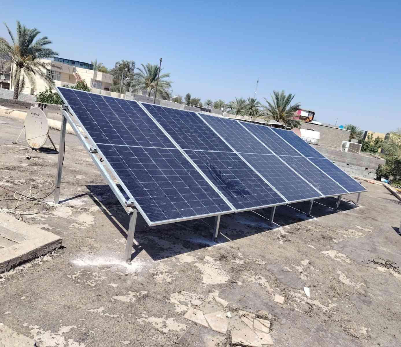يوم الجمعة الموافق 12/06/2026
و اليوم السبت الموافق 13/06/2026
تم بعون الله إكمال نصب و تشغيل أربع منظومات للطاقة الشمسية و تفاصيل هذه المنظومات هو كما مبين أدناه:-

* المنظومة الأولى نصبت في #قضاء_المقدادية تجهز 25 أمبير نهاراً و 20 أمبير ليلاً و تتكون المنظومة من:-

1- ألواح Longi Hi-Mo X10 عدد 12 قدرة اللوح الواحد 645 واط 
2-بطاريات ليثيوم ماركة Felicity عدد 2 قدرة الواحدة 10 كيلو واط و بمجموع 20 كيلو واط. 
3- إنفيرتر Felicity قدرته 8 كيلو واط مع واي فاي مدمج
4- أجهزة حماية و قواطع ( AC + DC )

* المنظومة الثانية نصبت في #قضاء_بعقوبة_الهويدر تجهز  16 أمبير بدون ألواح تتكون المنظومة من:-

1-بطارية ليثيوم ماركة Felicity قدرتها 17.5 كيلو واط
3- إنفيرتر Felicity قدرته 6 كيلو واط مع واي فاي مدمج
4- أجهزة حماية و قواطع ( AC + DC )

* المنظومة الثالثة نصبت في #ناحية_كنعان تجهز 8 أمبير نهاراً و 5 أمبير ليلاً و تتكون المنظومة من:-

1- ألواح Longi عدد 4 قدرة اللوح الواحد 615 واط 
2-بطارية ليثيوم ماركة Felicity قدرتها 5 كيلو واط
3- إنفيرتر Felicity قدرته 4 كيلو واط مع واي فاي مدمج
4- أجهزة حماية و قواطع ( AC + DC )

* و المنظومة الرابعة تم توسعتها في #محافظة_بغداد_الراشدية بعد أن كانت تجهز 8 أمبير نهاراً و 5 أمبير ليلاً  لتعمل على تجهيز 10 أمبير نهاراًو 10 أمبير ليلاً و تتكون المنظومة من:-

1- ألواح Longi عدد 5 قدرة اللوح الواحد 615 واط 
2-بطارية ليثيوم ماركة Felicity قدرتها 10 كيلو واط
3- إنفيرتر Felicity قدرته 6 كيلو واط مع واي فاي مدمج
4- أجهزة حماية و قواطع ( AC + DC ) 

مكتب علوم الطاقة #ديالى_قضاء_مندلي

بإدارة كل من / المهندس عمار موسى
                              و يحيى موسى
للإستفسار أكثر الإتصال على الأرقام أدناه
***********
***********

