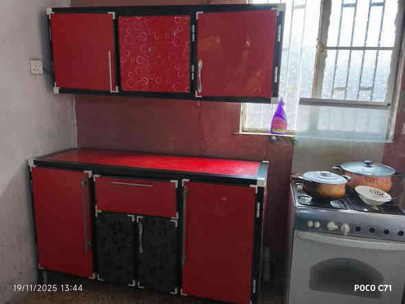 كاونتر للبيع 3قطع 300الف وبي مجال بسيط عنوان الاورفلي بغداد ***********
