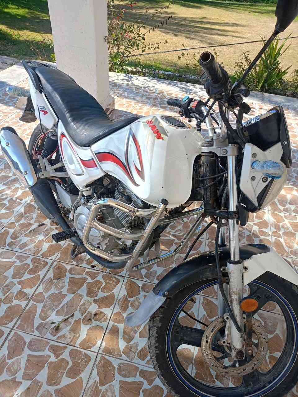 السلام عليكم دراجه سنكي نضيفه دراجه كامله نكره سلف كهربائيات شغاله محرك جديد لاتنقيص ولا تبخير أوراق كامله السعر 650 وبي مجال الاستفسار ***********
