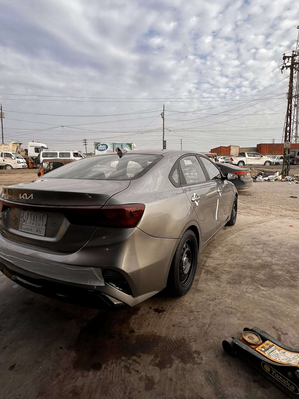 االسلام عليكم K3  وارد كوري الموديل 2023 المحرك 1600 دوش دبل نوزل يعني ٨ نوزلات السيارة  بصمة تشغيل عن بعد اشارة ترحيب بصمة ابواب  شاشة كبيرة كلها لمس حساسات امامية خلفية حساسات بل مري سايد بريك كهربائي و اوتوهولد  تحكمات بل ستيرن نضام قيادة ذاتية مثبت سرعة  كيرها ٣ فئات كشنات جلد وتدفئة بل كشنات اسود بلادي السيارة مابيهة ايبراكاتهة كلهن سليمة ما بيهن واحد طاك السيارة حادثهة جنطة وجاملغ الجنطة مبدلة والجاملغ نفسه مصلح  والجاملغ الكدام مصلح ومصبوغ نصة فقط والدعامية مصلحه نفسها ربع الدعامية مصبوغ   سعره 135 و بيه مجال للطيبين لستفسار عل رقم (***********
