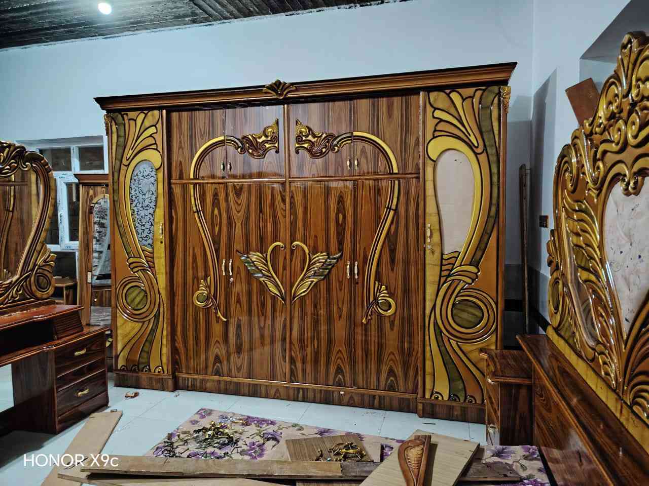 سلام عليكم يوجد غرف خشاب صاج البيع السعر 650بيها مجال العنوان قضاء الرمانه لاستفسار علا هاذ رقم ***********
