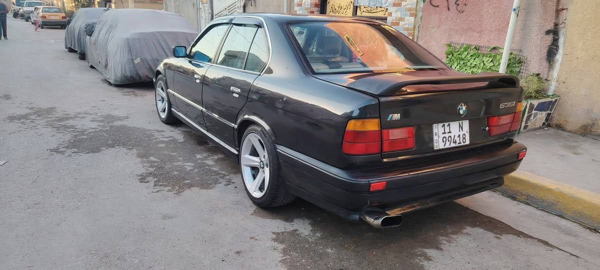 السلام عليكم بي ام 535 بأسمي موديل ٩١ وارد يابان كير مكينه صدر خير من الله تبريد شغال فقط غاز طار تخم تاير ويل هامان كهربائيات كلها شغاله مسجل بلوتوث شغال دوشمه جلد جديده كشنات كهرباء شغالات حتى التجاوي كهرباء السعد ٥٧ او بيها مجال بسيط للاستفسار *********** مكاني بغداد
