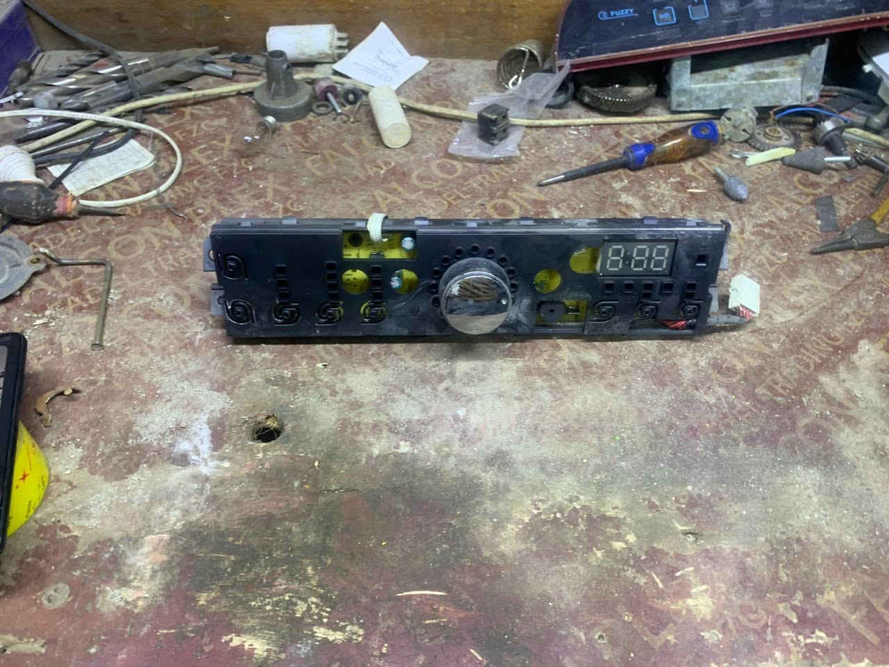 سلام عليكم توفر كروت شرط الشغل وبدون تصليح شرط 
سامسونك كارت دشبول خلفي+امامي
الحافض كارت دشبول خلفي+امامي 
الجي انفيرتر 
ميديا+دنكا+هايسنز 
عنواني الغزاليه موجود توصيل ***********
