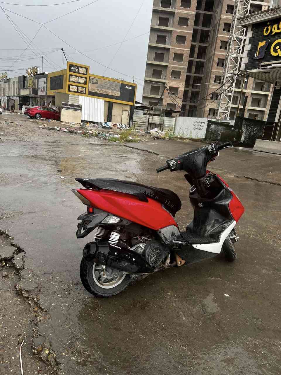 سلام عليكم جيتي ار البيع دراجه بلاديه مكينه ما مفتوحه برغي بيها . كهربائياتها كلها شغاله. كفراتها بلاديه بس البجم مضروب موجوده بل صوره الضربه مال بجم سعر 650 وبيها مجال 
رقم تلفون ***********
