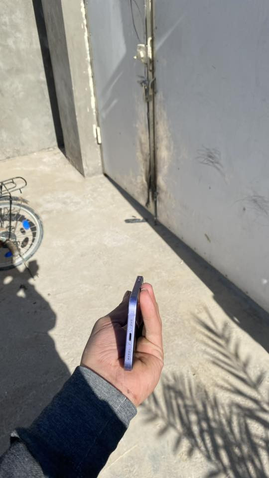 سلام عليكم 12 
عادي الجهاز شرق اوسط 
  
بطارية 85 مابدل اي قطعة 

جهاز على وضع الوكالة اريد مروس 12 برو ماكس ابدل شاشة عادي او 11 برو ماكس 
مكاني نجف رقمي ***********
